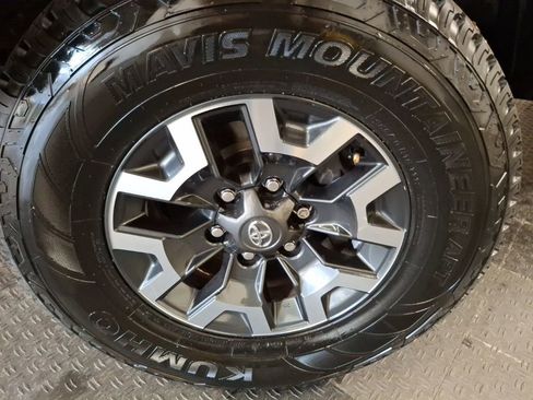 Used 2021 Toyota Tacoma TRD Off-Road image 4