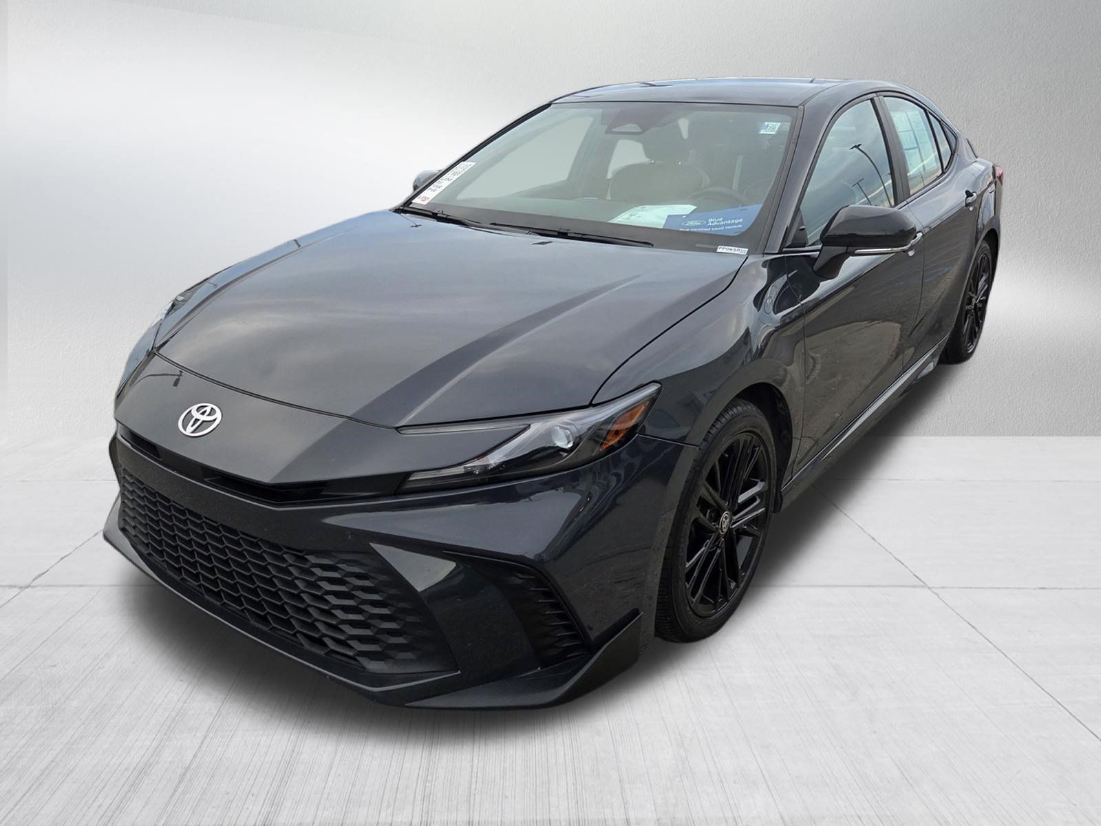 Used 2025 Toyota Camry SE FWD image 3