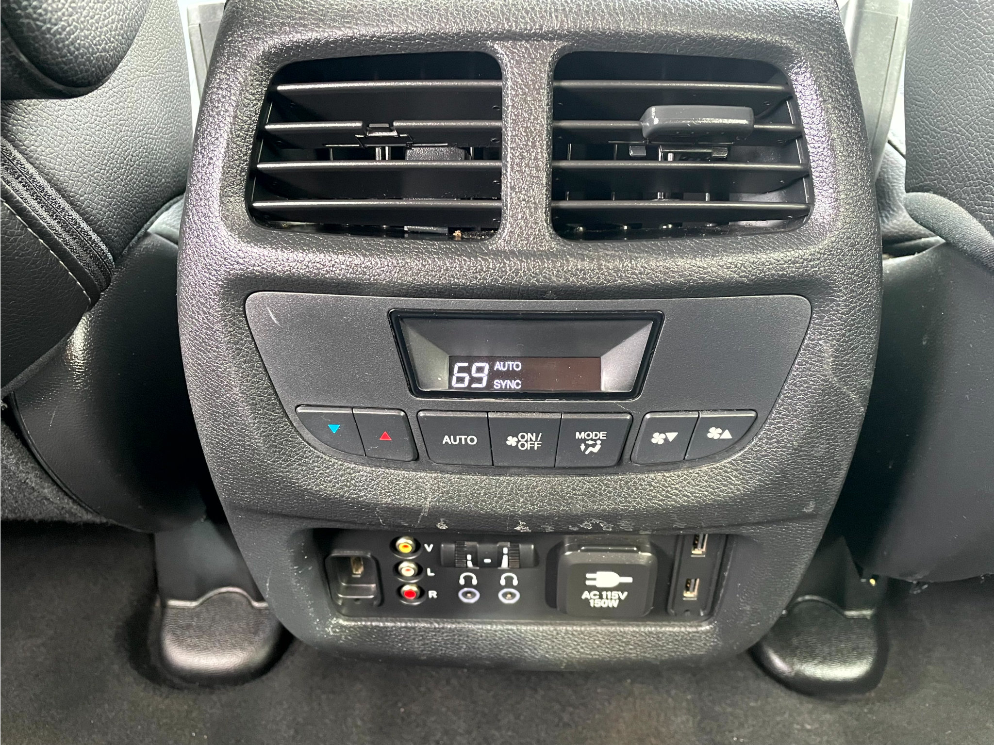 Used 2017 Honda Pilot Touring image 10