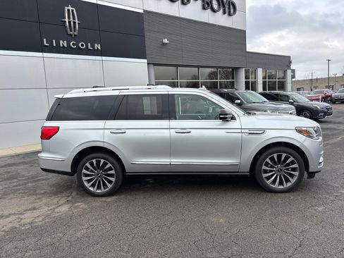 Certified 2019 Lincoln Navigator Select w/ Technology Package image 8