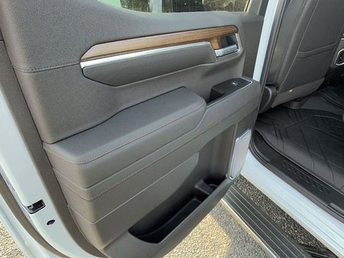 New 2026 Chevrolet Silverado 1500 High Country AWD/4WD image 16