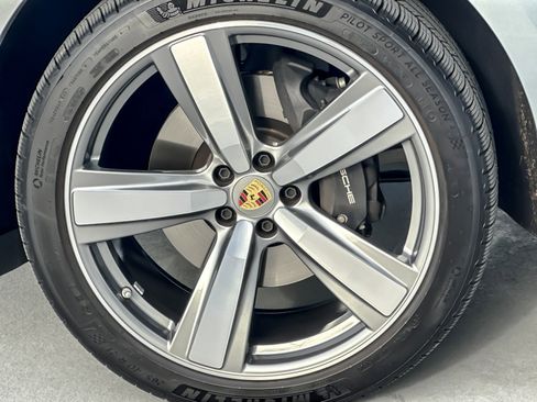 Used 2025 Porsche Macan image 27