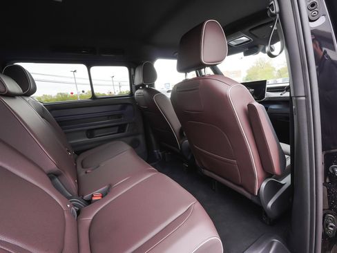 Used 2025 Volkswagen ID. Buzz Pro S RWD image 36
