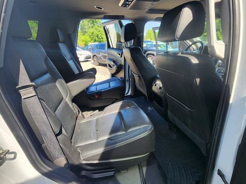 Used 2018 GMC Yukon SLT w/ Open Road Package AWD/4WD image 32