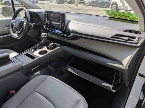 Used 2023 Toyota Sienna XLE AWD/4WD image 25