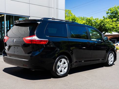 Used 2015 Toyota Sienna LE FWD image 6