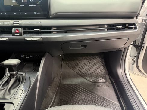 Used 2025 Kia K4 EX image 29