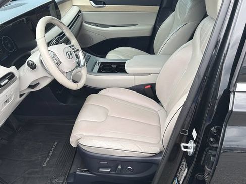 Used 2023 Hyundai Palisade Limited w/ Winter Package FWD image 9
