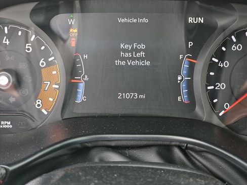 Used 2025 Jeep Compass Trailhawk AWD/4WD image 17