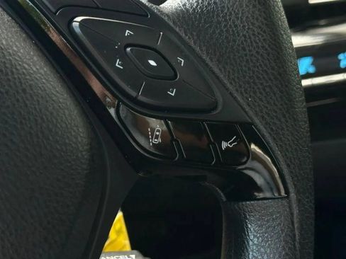 Used 2021 Toyota C-HR LE FWD image 31