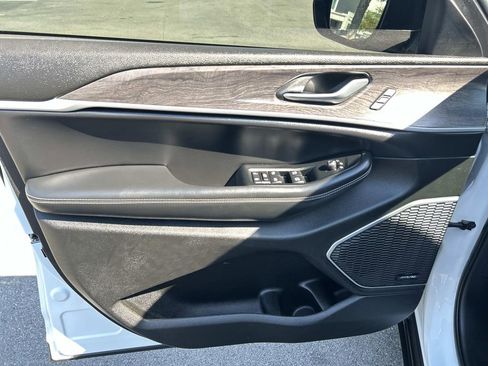 Used 2023 Jeep Grand Cherokee L Limited w/ Black Appearance Package image 25