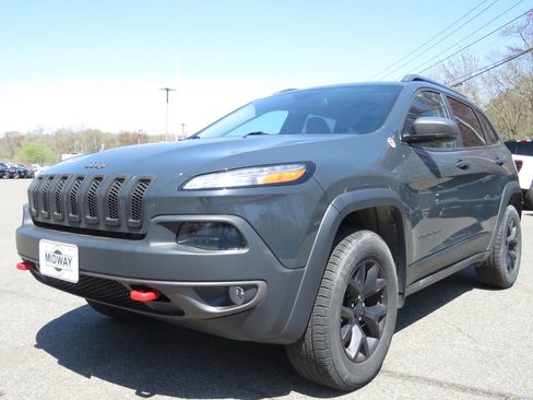 Used 2018 Jeep Cherokee Trailhawk w/ Quick Order Package 27L AWD/4WD image 1