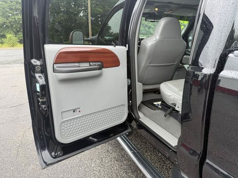 Used 2006 Ford F350 Lariat AWD/4WD image 36