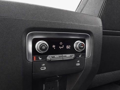 Used 2021 GMC Yukon XL Denali w/ Denali Premium Package image 30