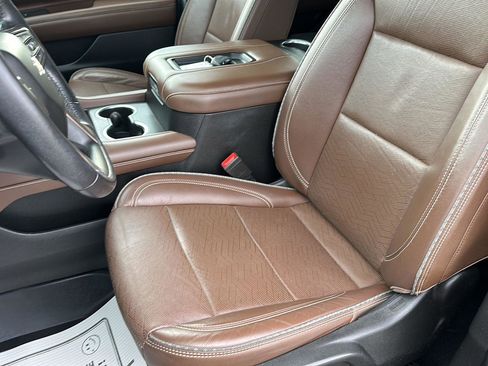 Used 2022 Chevrolet Suburban High Country image 31