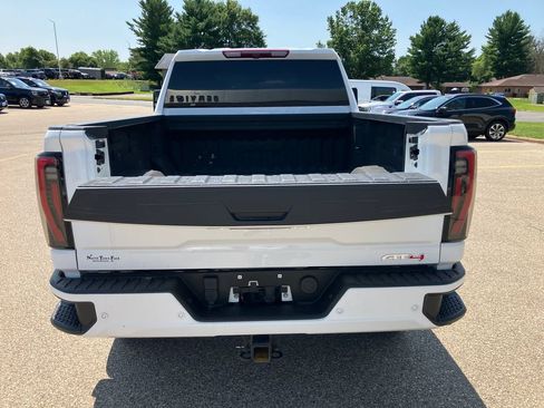 Used 2024 GMC Sierra 2500 AT4 AWD/4WD image 17