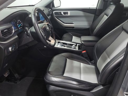 Used 2022 Ford Explorer XLT w/ XLT Sport Appearance Package AWD/4WD image 15