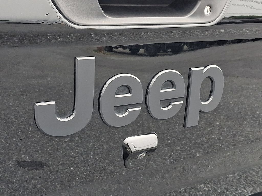 Used 2022 Jeep Gladiator Sport AWD/4WD image 32