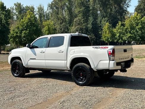 Used 2022 Toyota Tacoma TRD Sport w/ Black Out Package (TMS) AWD/4WD image 7