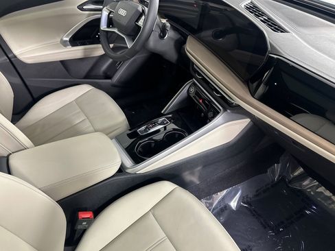 Used 2025 Audi Q5 Premium w/ Convenience Package image 15