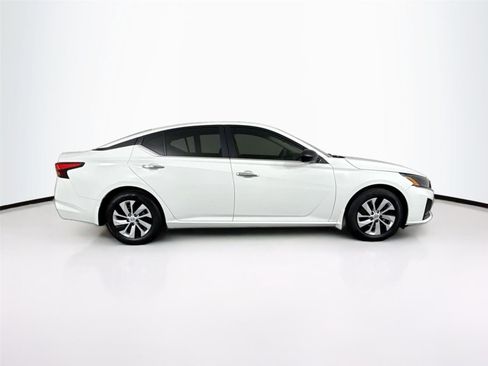 Used 2024 Nissan Altima 2.5 S image 9