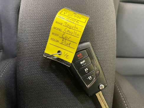 Used 2025 Toyota Corolla LE FWD image 40