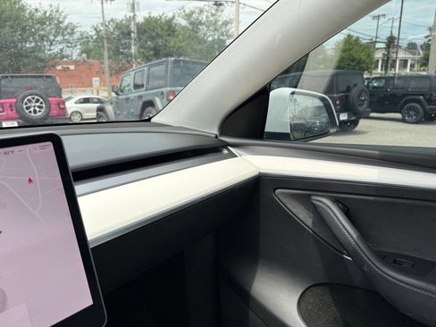 Used 2024 Tesla Model Y Long Range AWD/4WD image 19