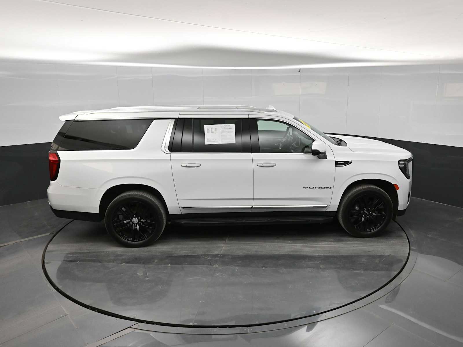 Used 2022 GMC Yukon XL SLT w/ SLT Premium Package AWD/4WD image 34