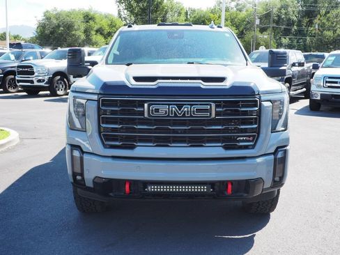 Used 2024 GMC Sierra 2500 AT4 w/ AT4 Premium Plus Package AWD/4WD image 2