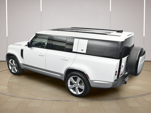 Used 2023 Land Rover Defender 130 First Edition AWD/4WD image 33