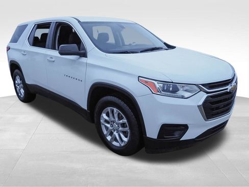 Used 2021 Chevrolet Traverse LS image 3