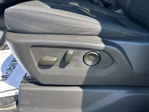 Used 2024 Chevrolet Silverado 1500 LT image 4