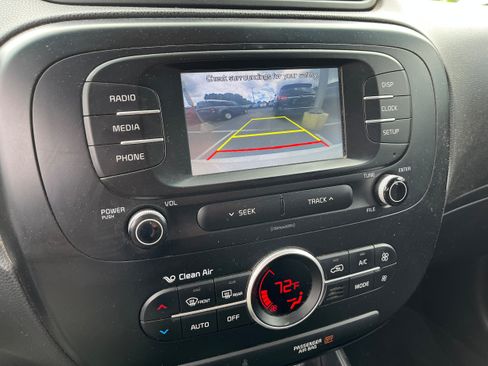 Used 2017 Kia Soul + FWD image 15