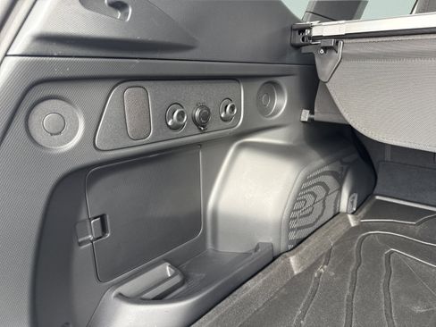 Used 2025 Subaru Forester Premium AWD/4WD image 23