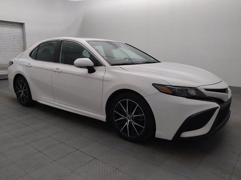 Used 2022 Toyota Camry SE image 11