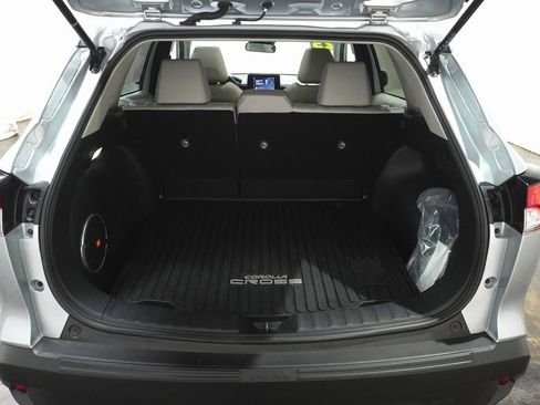 Certified 2023 Toyota Corolla Cross LE image 6