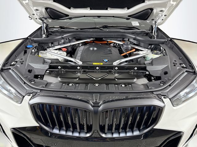 Used 2026 BMW X5 xDrive50e w/ M Sport Package AWD/4WD image 32