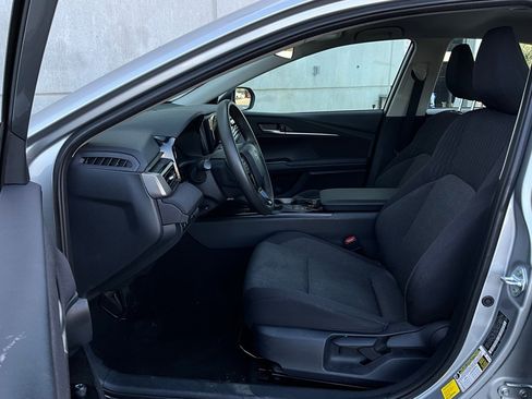 Used 2025 Toyota Camry LE image 10