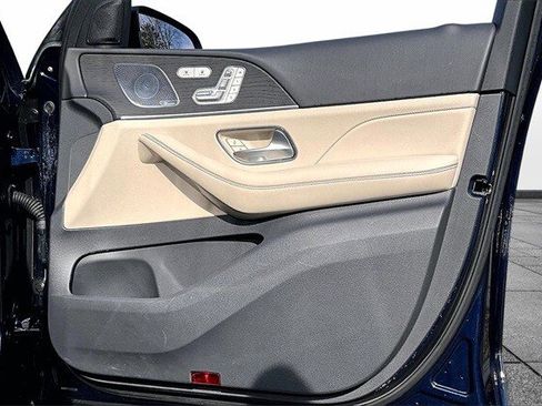 Used 2020 Mercedes-Benz GLS 450 4MATIC image 32