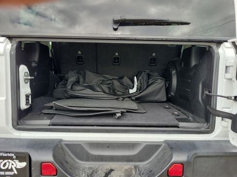 Used 2022 Jeep Wrangler Unlimited Sahara image 7