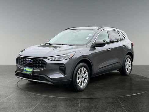 Used 2023 Ford Escape Active w/ Tech Pack #1 AWD/4WD image 4