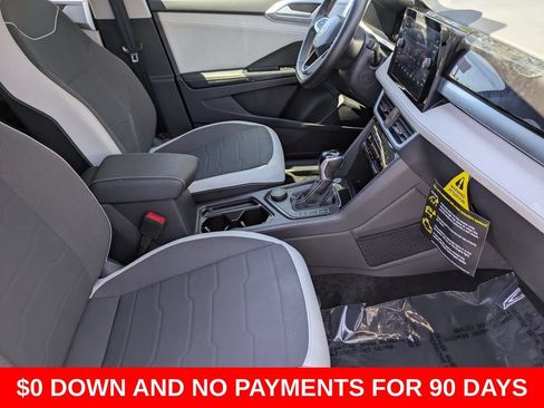 Used 2025 Volkswagen Taos SE AWD/4WD image 30