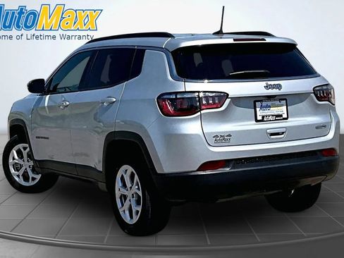 Used 2024 Jeep Compass Latitude w/ Convenience Group AWD/4WD image 4