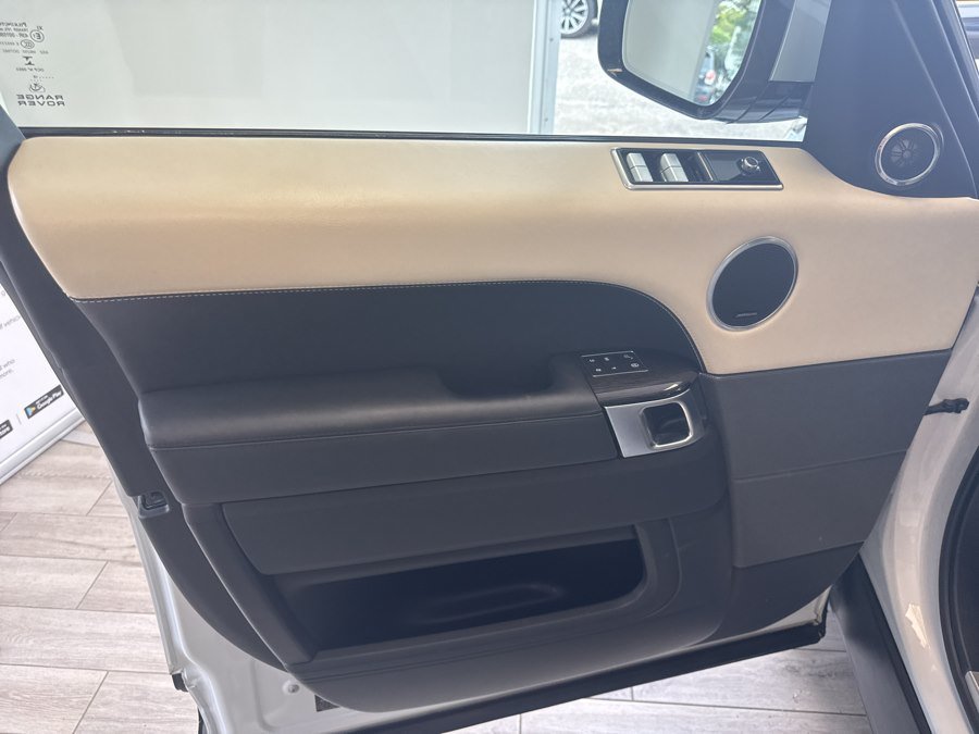 Used 2018 Land Rover Range Rover Sport HSE AWD/4WD image 12