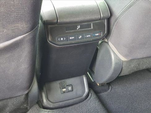 Used 2020 Toyota Highlander LE FWD image 16