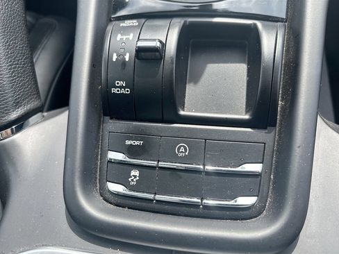 Used 2017 Porsche Cayenne AWD/4WD image 31