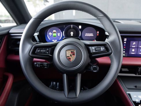Certified 2026 Porsche Macan Electric RWD image 13