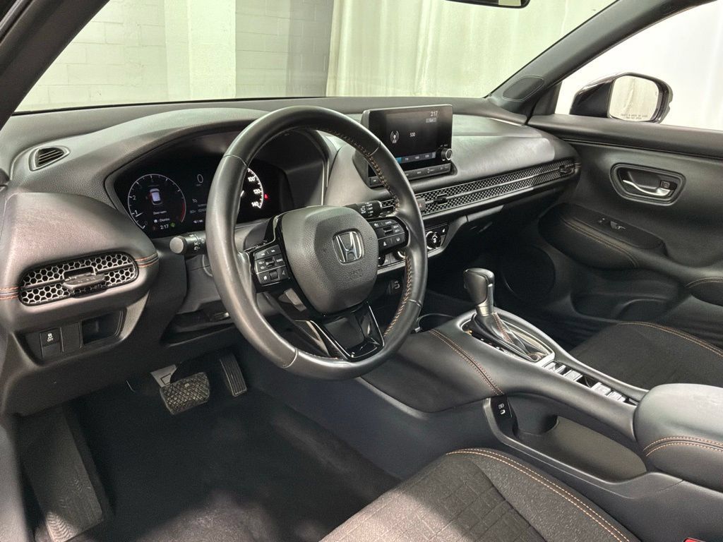 Used 2025 Honda HR-V Sport image 17