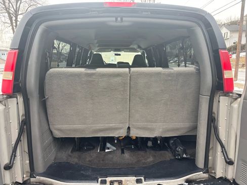 Used 2008 Chevrolet Express 3500 Extended Passenger w/ LT Preferred Equipment Group image 22