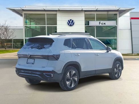 New 2026 Volkswagen Taos SE image 4